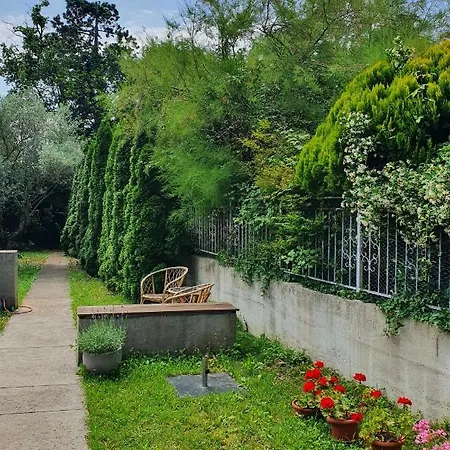 Cypress Garden Apartment